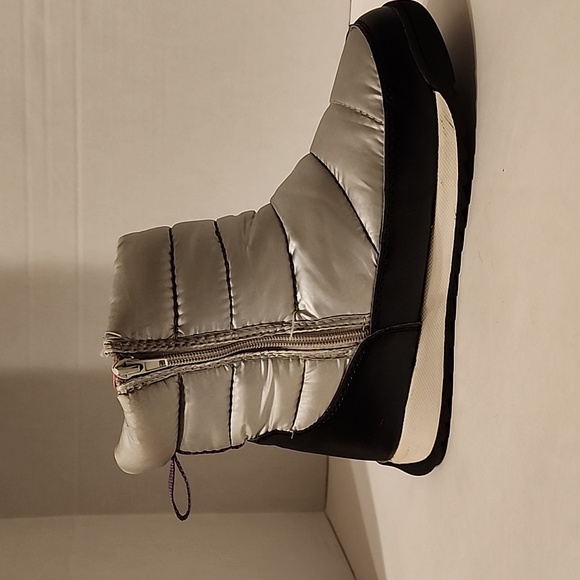 Winter Boots Women's Size 6 - Picture 4 of 10